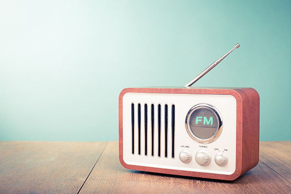 今更聞けない！AMとFMの違いとは？ | ラジオ広告・ラジオCM企画・制作